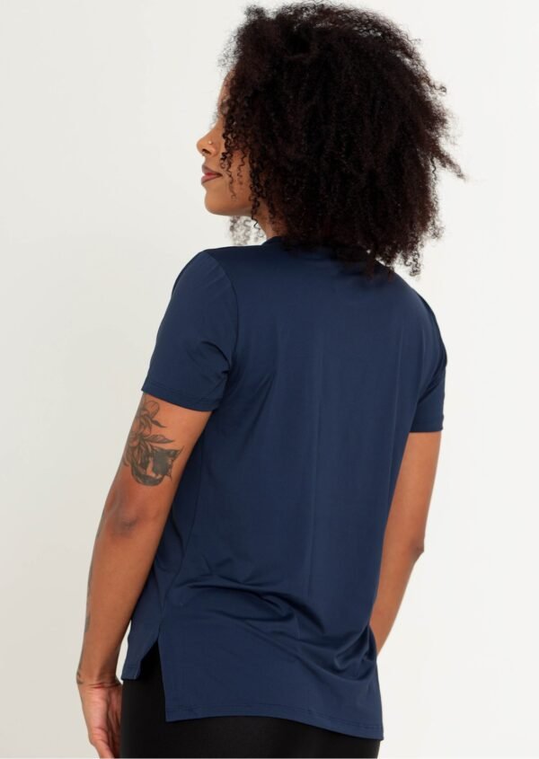 f13-camiseta-cor-marinho-costas
